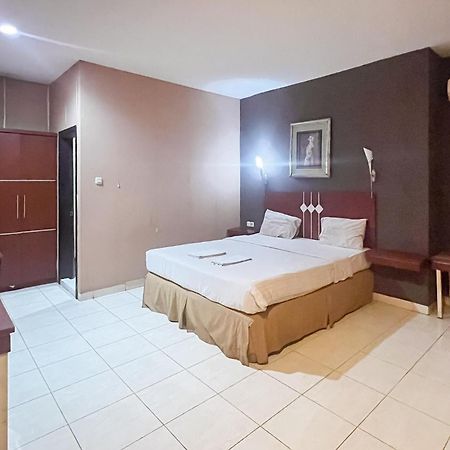 Urbanview Trisula Hotel マカッサル エクステリア 写真