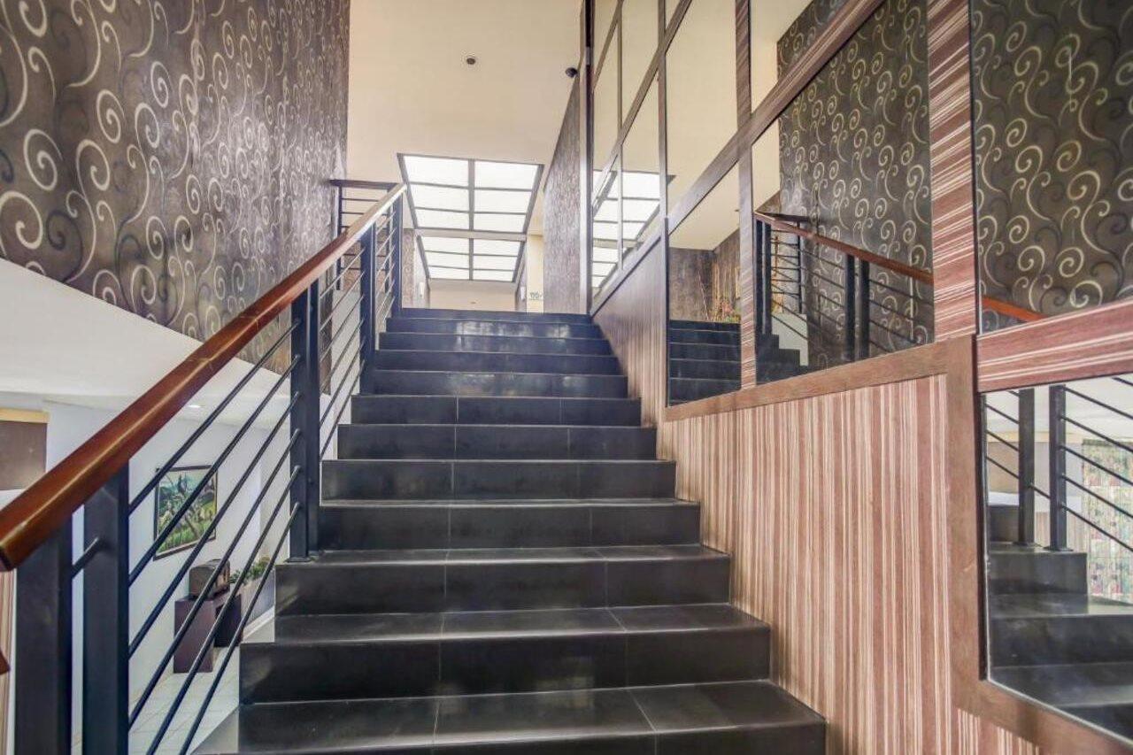 Urbanview Trisula Hotel マカッサル エクステリア 写真