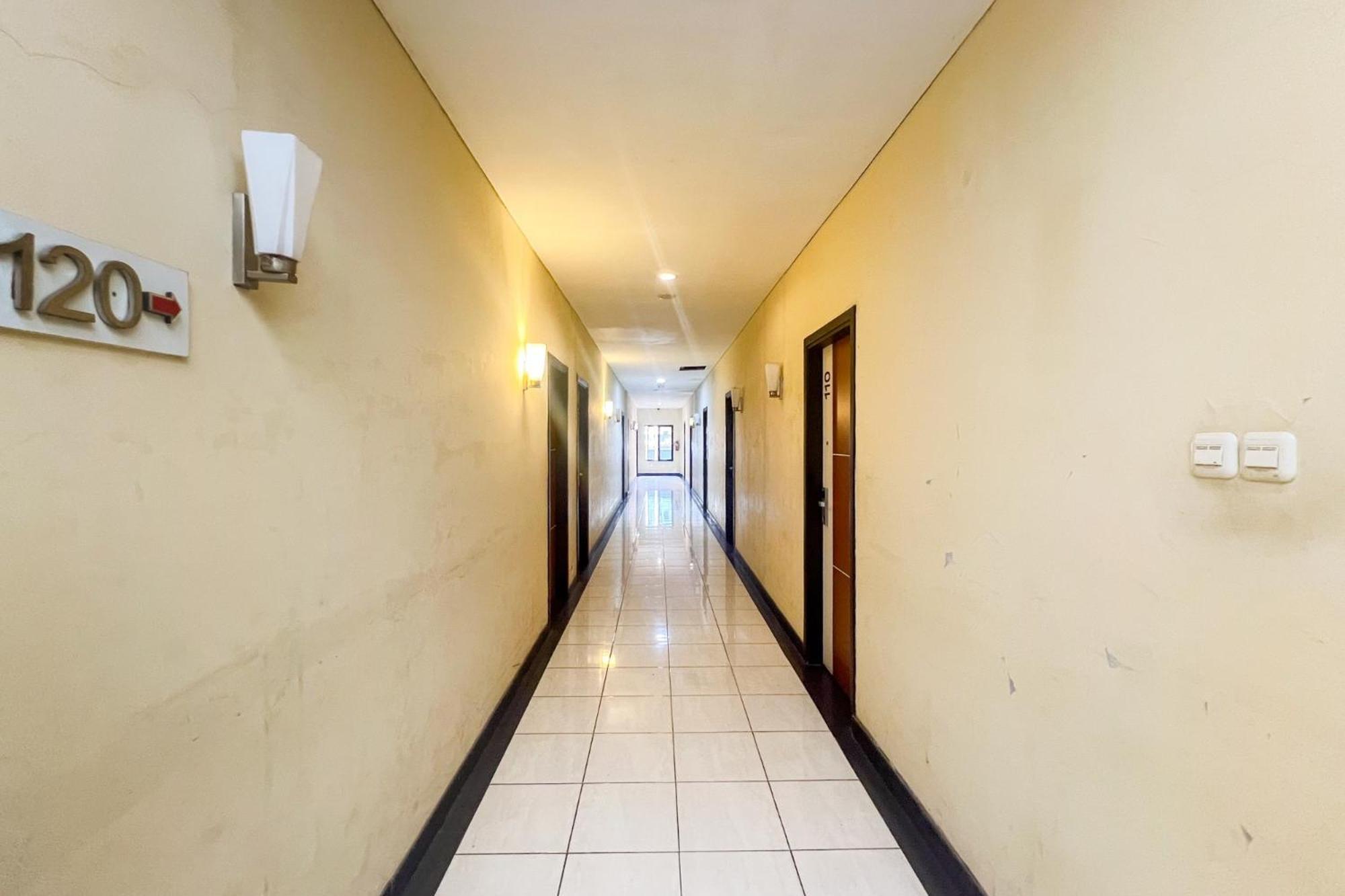 Urbanview Trisula Hotel マカッサル エクステリア 写真