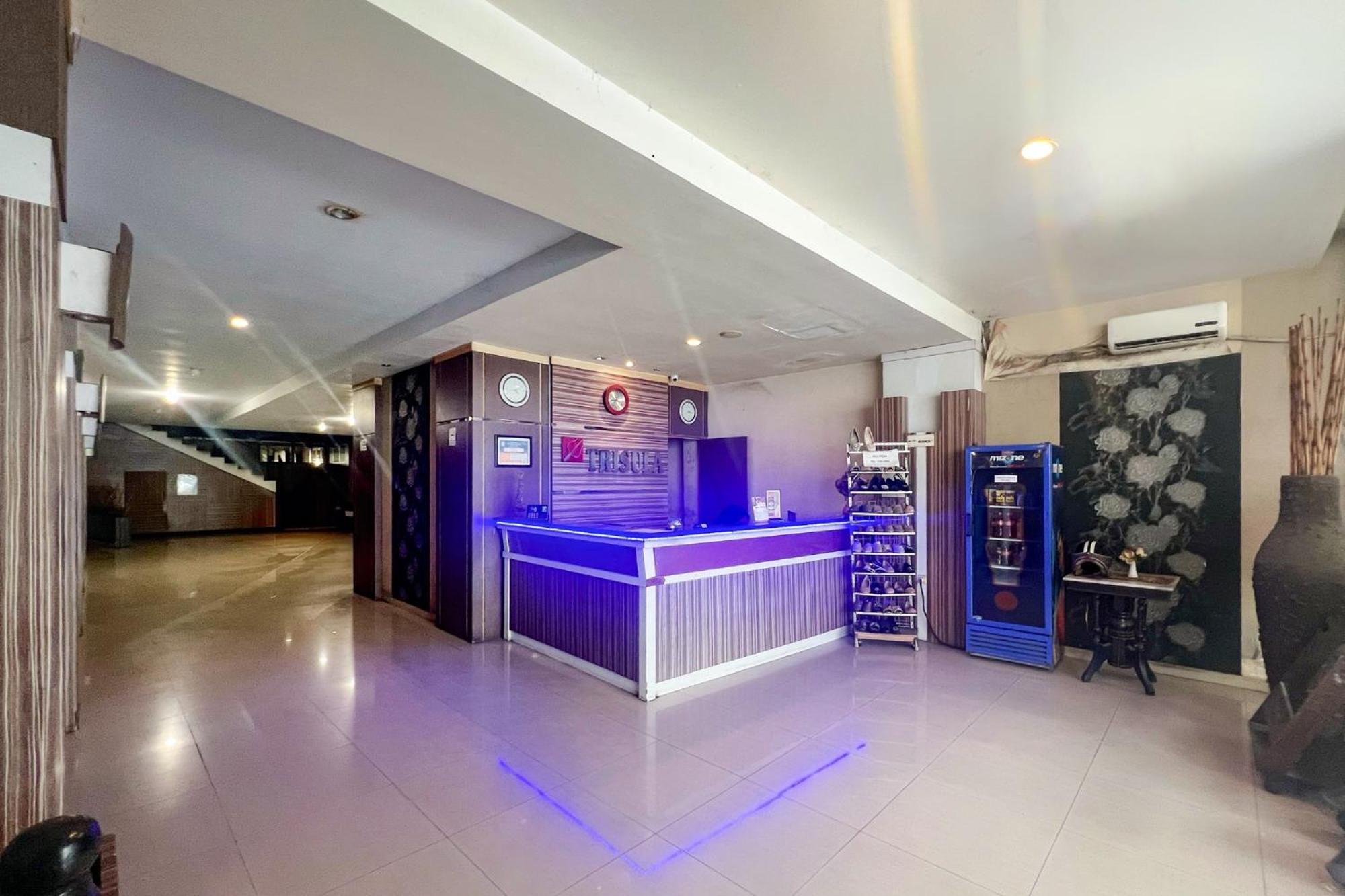 Urbanview Trisula Hotel マカッサル エクステリア 写真