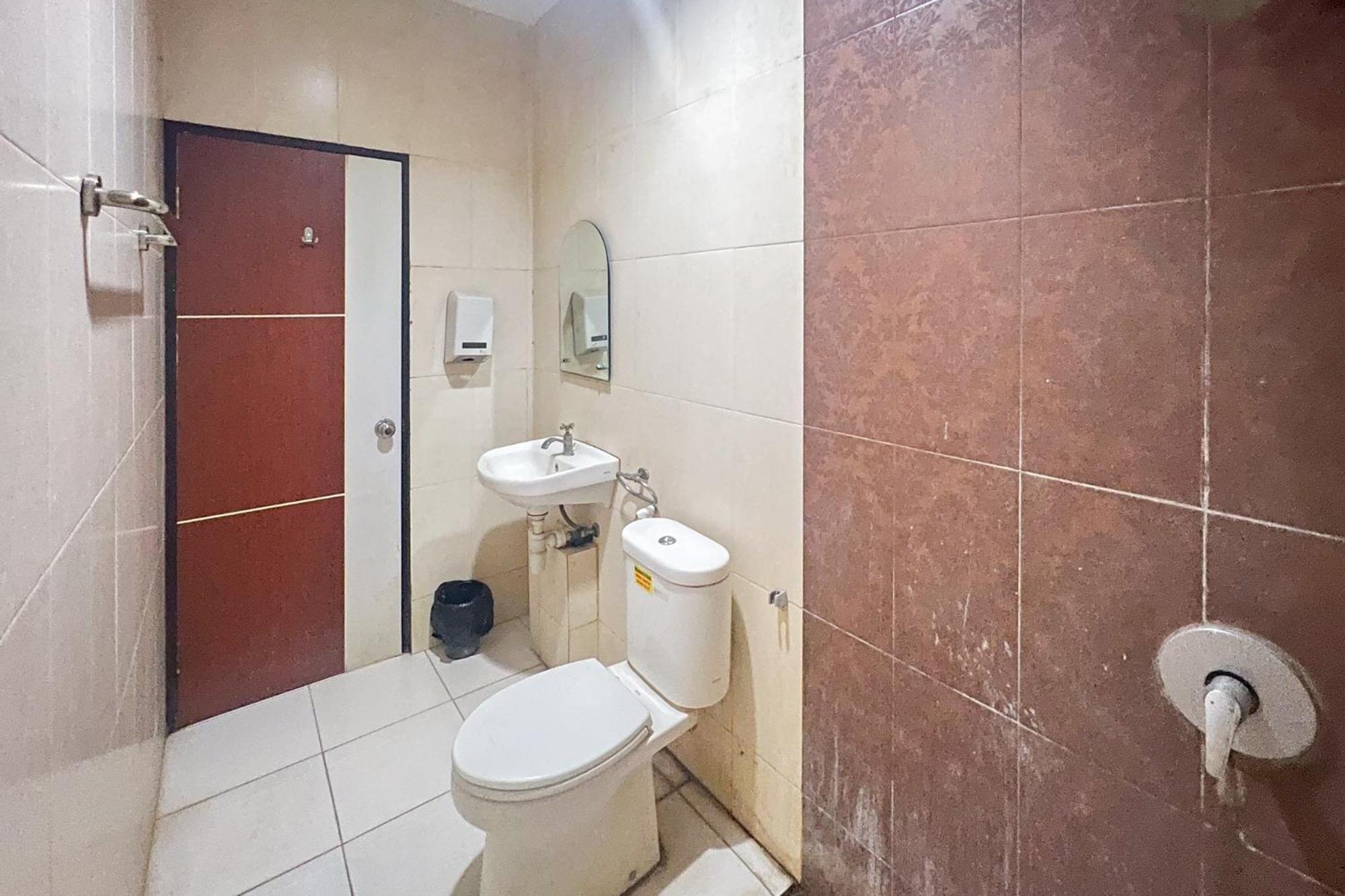 Urbanview Trisula Hotel マカッサル エクステリア 写真