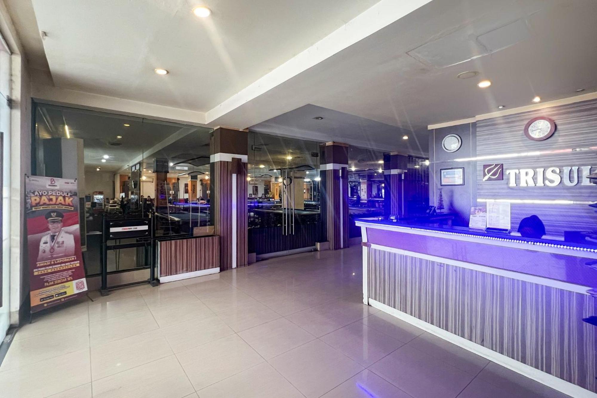 Urbanview Trisula Hotel マカッサル エクステリア 写真
