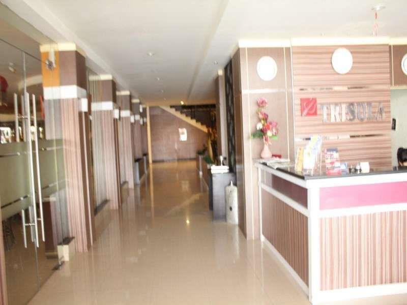 Urbanview Trisula Hotel マカッサル エクステリア 写真