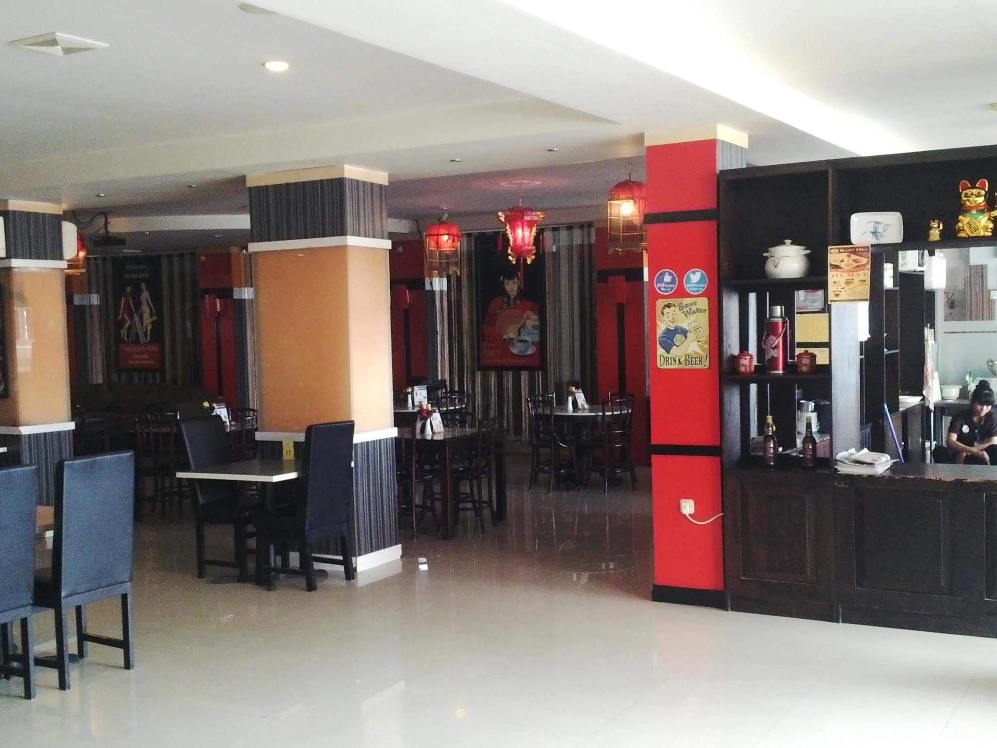 Urbanview Trisula Hotel マカッサル エクステリア 写真