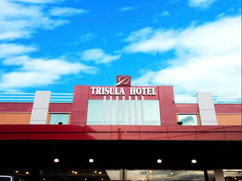 Urbanview Trisula Hotel マカッサル エクステリア 写真